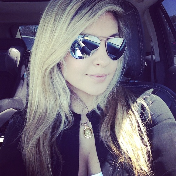 Profile Picture of Caroline Zampieri (@carolinez90) on Poshmark