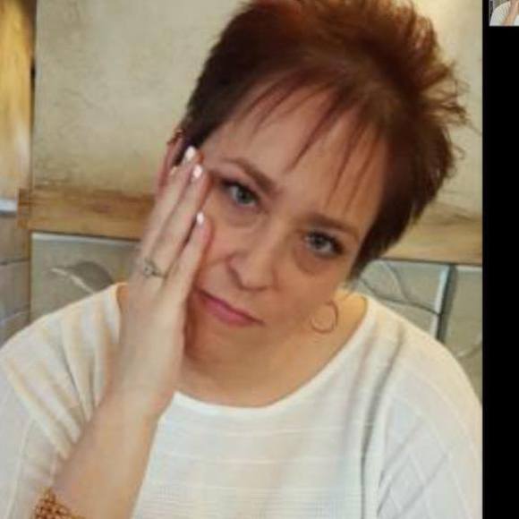 Profile Picture of Robin Watson (@cocoabean49) on Poshmark