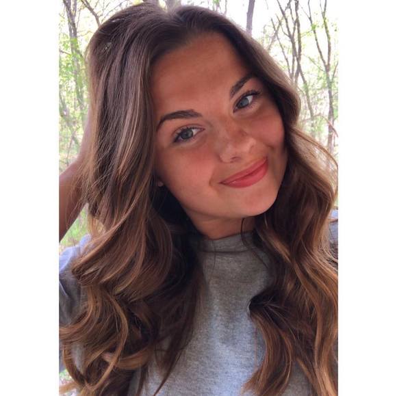 Profile Picture of Jenna Paulsen (@jennapaulsen001) on Poshmark