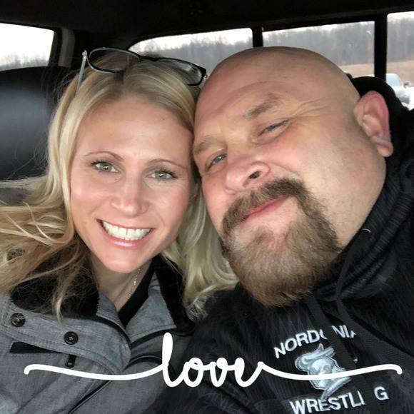 Profile Picture of Ronalee Kasicki (@ronniekasicki) on Poshmark