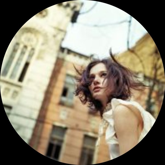 Profile Picture of William Richardson (@robenagi438) on Poshmark