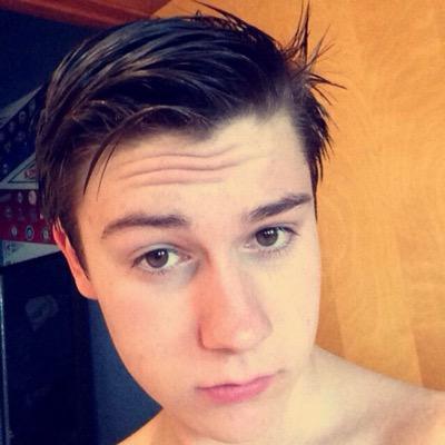 Profile Picture of Zach Borgsdorf (@lion_king_531) on Twitter