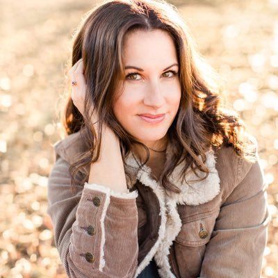 Profile Picture of LauraFoxWrites (@lfox04) on Twitter