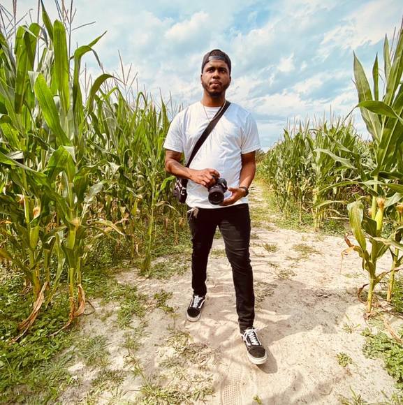 Profile Picture of Christopher Bailey (@thatphotoguy) on Poshmark