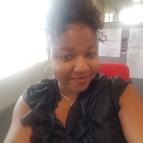 Profile Picture of Deborah Pearson (@debpearson1) on Poshmark