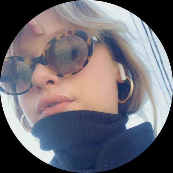 Profile Picture of Agnieszkarosalia Smusz (@agnieszkasmusz) on Poshmark