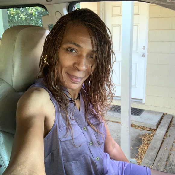 Profile Picture of Kim Davis (@kimarie1) on Poshmark