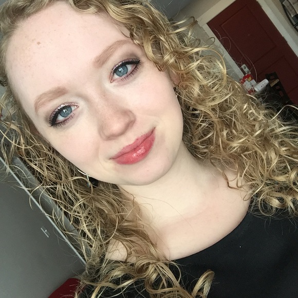 Profile Picture of Raychel Page (@raychelsshop) on Poshmark