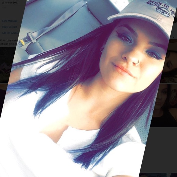 Profile Picture of Krimson Laudando (@krimsonlau) on Poshmark
