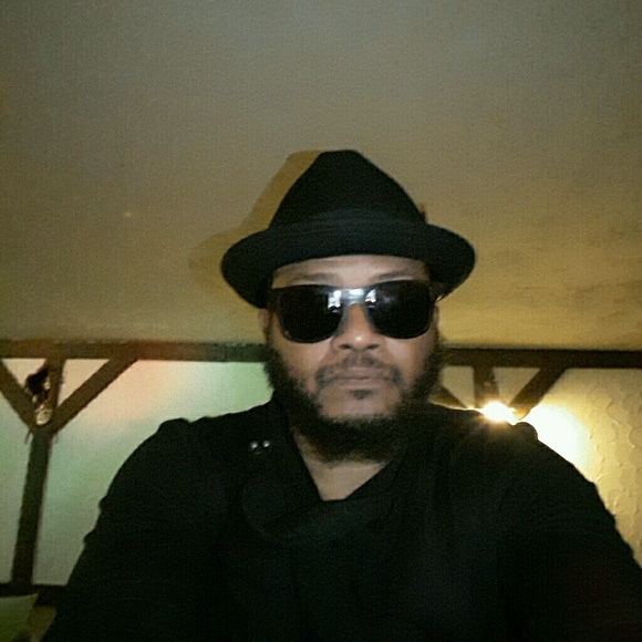 Profile Picture of Ronald Hicks (@budha973) on Poshmark