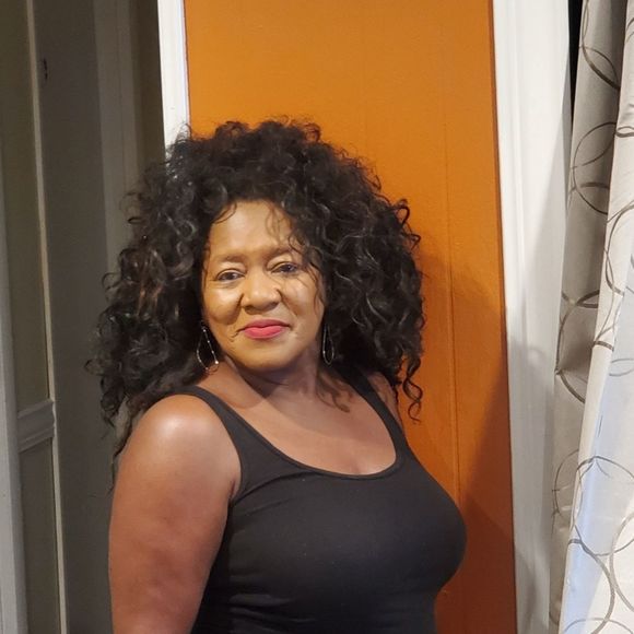 Profile Picture of Leola Carter (@leolacarter515) on Poshmark