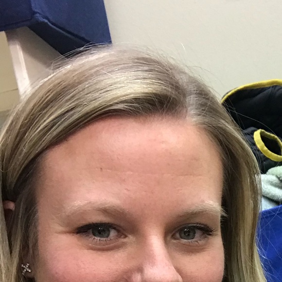 Profile Picture of Brooke Wahlert (@bawahlert) on Poshmark