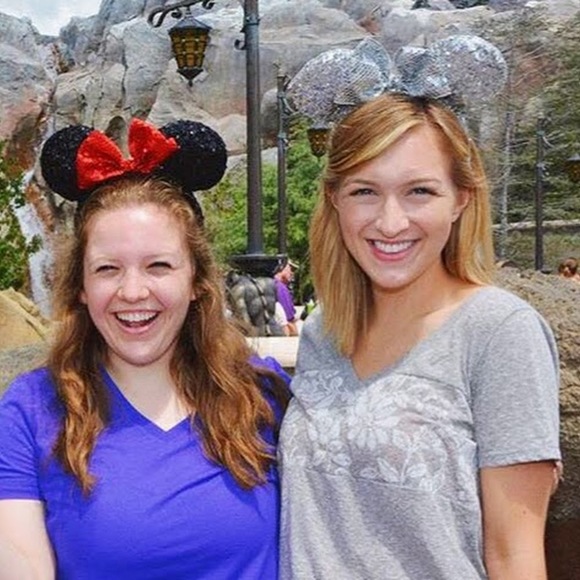 Profile Picture of Mandy Wade (@mandyw321) on Poshmark