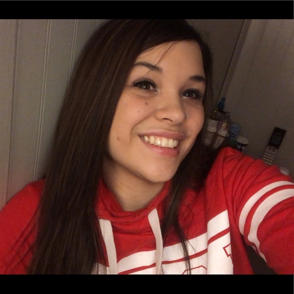 Alisa Andrews - Poshmark Profile Picture of Alisa Andrews (@alisaandrews) on Poshmark