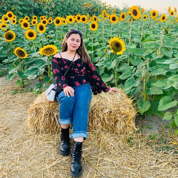 Profile Picture of Thea Gavino (@theagavino) on Poshmark