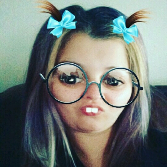 Profile Picture of Gnet Lanningham (@gnet87) on Poshmark