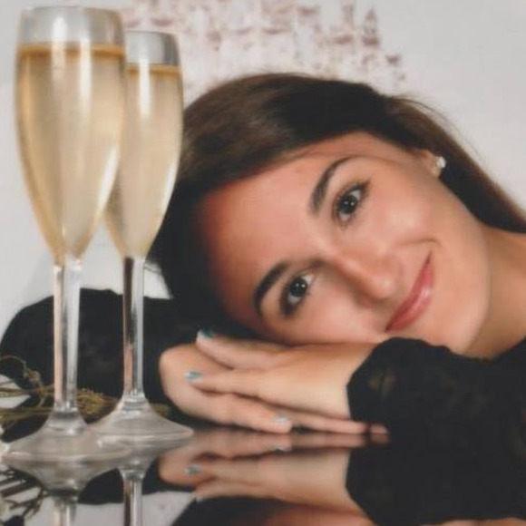 Profile Picture of Allison Fusaro (@akfusaro) on Poshmark