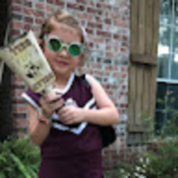 Profile Picture of Donna Stauter (@schoolotdonna) on Poshmark