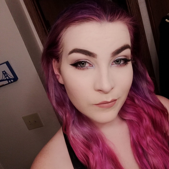 Profile Picture of Adrienne Auten keller (@amautenk) on Poshmark