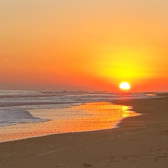 Profile Picture of Alison Schatz (@ajsajs21) on Poshmark