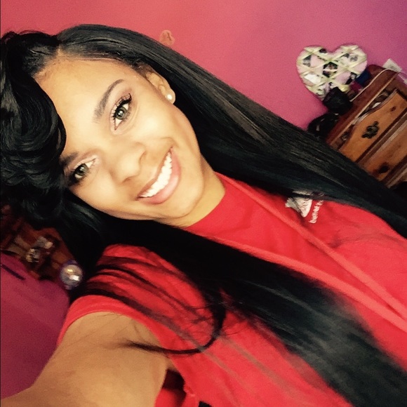 Profile Picture of Daysha Mccarroll (@dayshakari15) on Poshmark