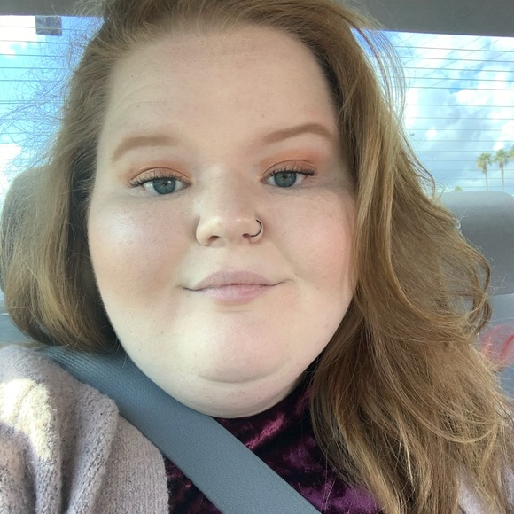 Profile Picture of Amber Wolek (@woleka) on Poshmark