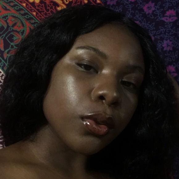 Profile Picture of Karlise Woodard (@kayysoles) on Poshmark