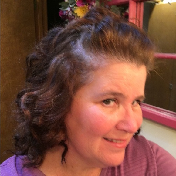 Profile Picture of Melissa Zurowski (@mzurowski) on Poshmark