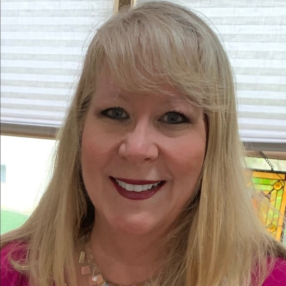 Profile Picture of Jane Cordova (@janecordova) on Poshmark