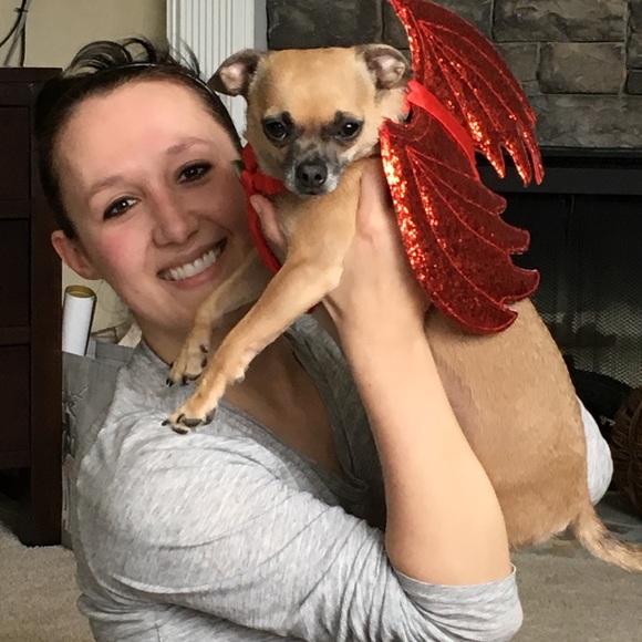 Profile Picture of Hilary Peil (@hhlentz) on Poshmark