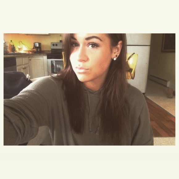 Profile Picture of Carlie Carlson (@carlie123) on Poshmark