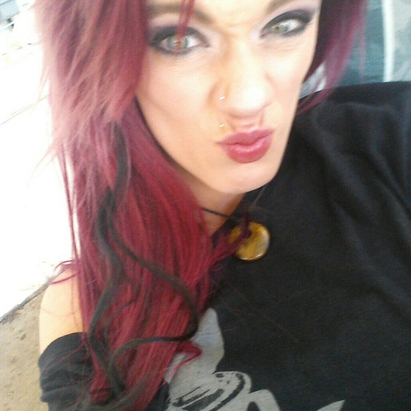 Shayla grace Kligerman - Poshmark Profile Picture of Shayla grace Kligerman (@queenandherking) on Poshmark