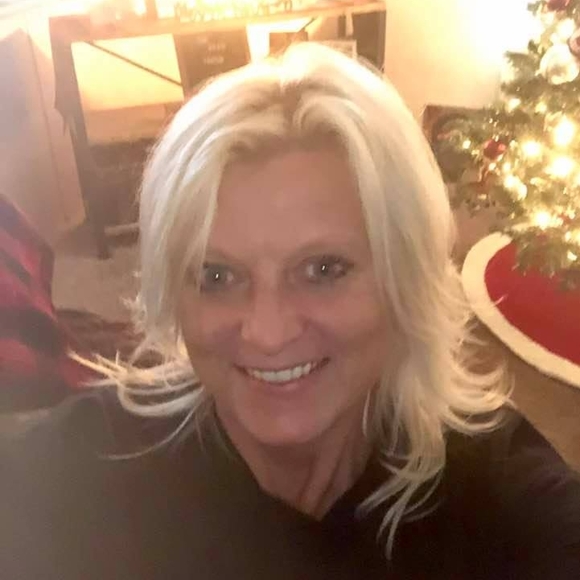 Profile Picture of Lori Stout (@loriashley7472) on Poshmark