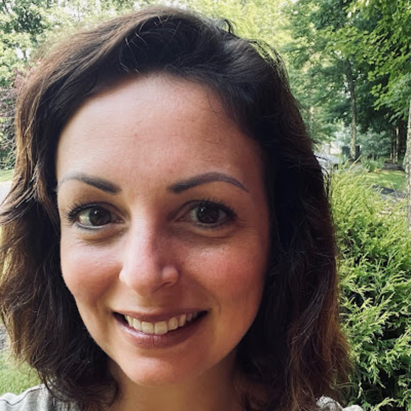 Profile Picture of Erica Gunnoe (@ericagunnoe) on Poshmark