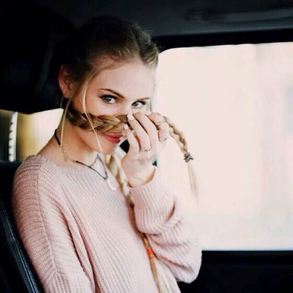 Profile Picture of Courtney Simon (@qsolarikbrian9) on Poshmark