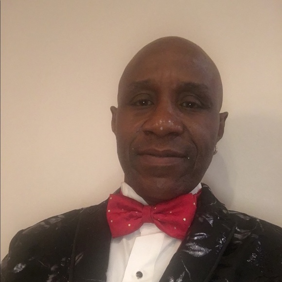 Profile Picture of David Pinder (@djoshua) on Poshmark