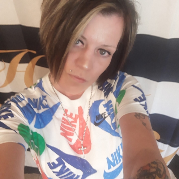 Profile Picture of Shawna Howell (@shawna0917) on Poshmark