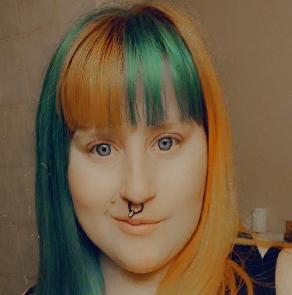 Profile Picture of Arielle Hartford (@inthismoment92) on Poshmark