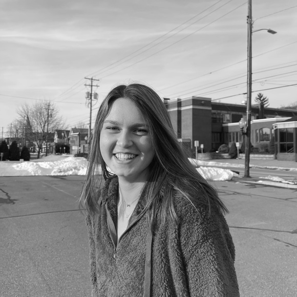 Profile Picture of Jess Unkel (@jeunkel) on Poshmark