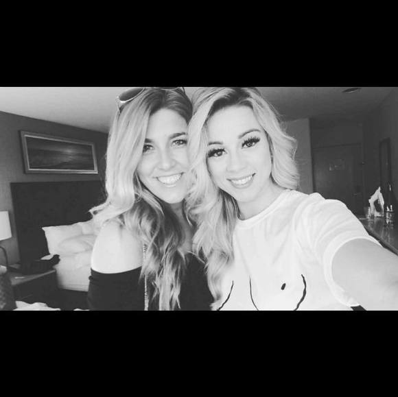 Profile Picture of Kelli Eagan (@keleags) on Poshmark