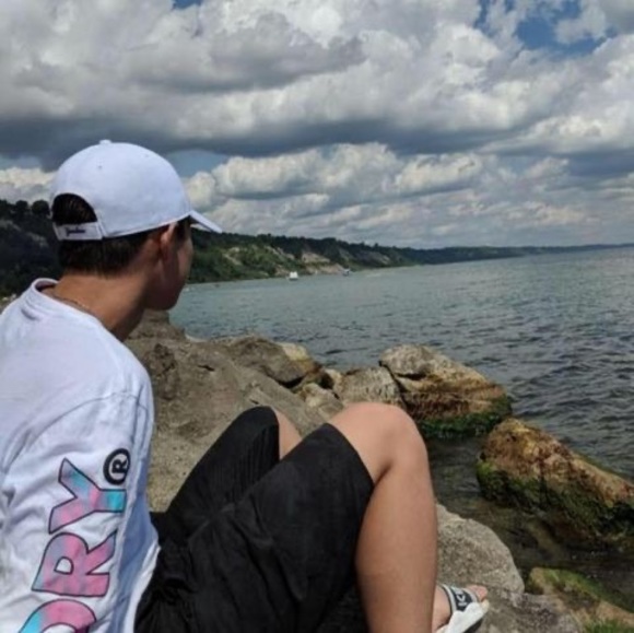 Profile Picture of Stephen Yang (@jhyang666) on Poshmark