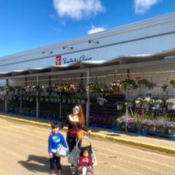 Profile Picture of Kimberly rose Rita (@kimberly_rita) on Poshmark