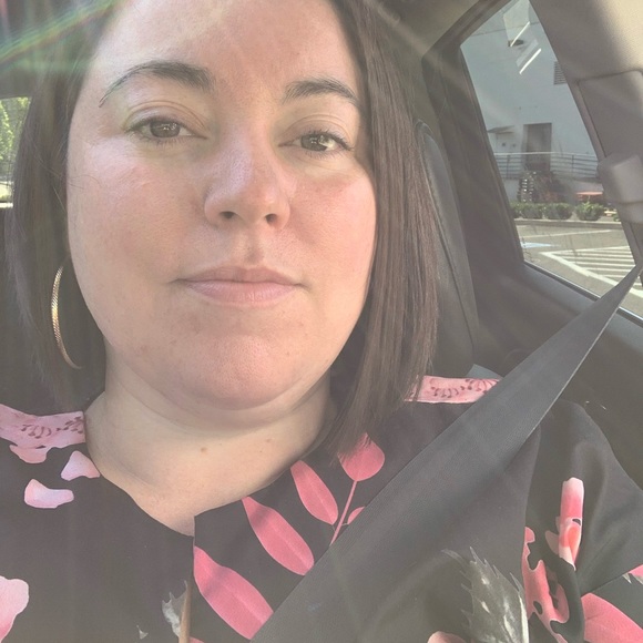Profile Picture of Angela Woodruff (@angela_woodruff) on Poshmark