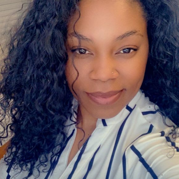 Profile Picture of Leia Mason (@masonlv) on Poshmark