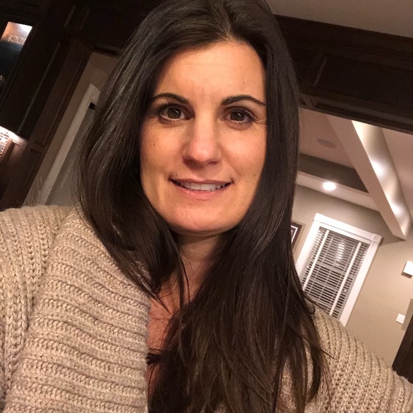 Profile Picture of Jessica Quarture (@jquart) on Poshmark