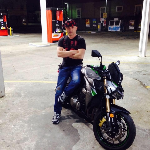 Sami Albassisi - Poshmark Profile Picture of Sami Albassisi (@samialbassisi) on Poshmark