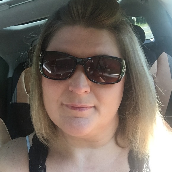 Profile Picture of Dawn Tennant (@dmt1974) on Poshmark