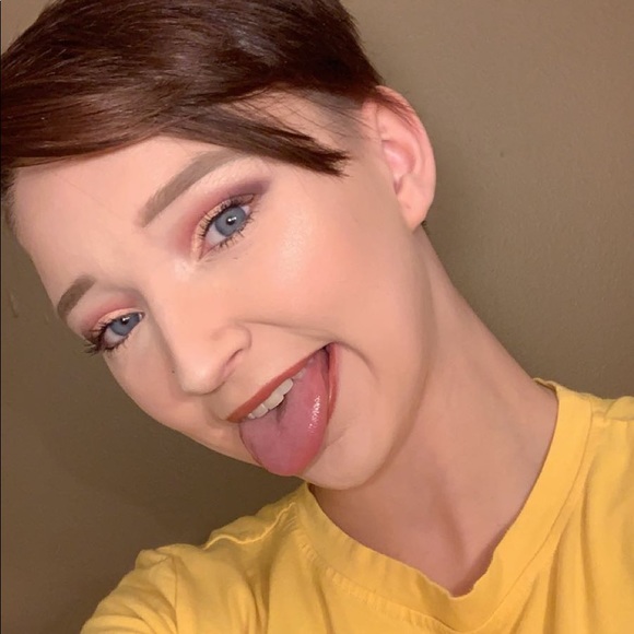 Profile Picture of Lauryn Hackenson (@_laurynalexiss) on Poshmark