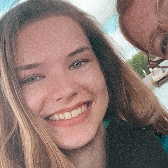 Profile Picture of Caroline Solseth (@caro9243) on Poshmark