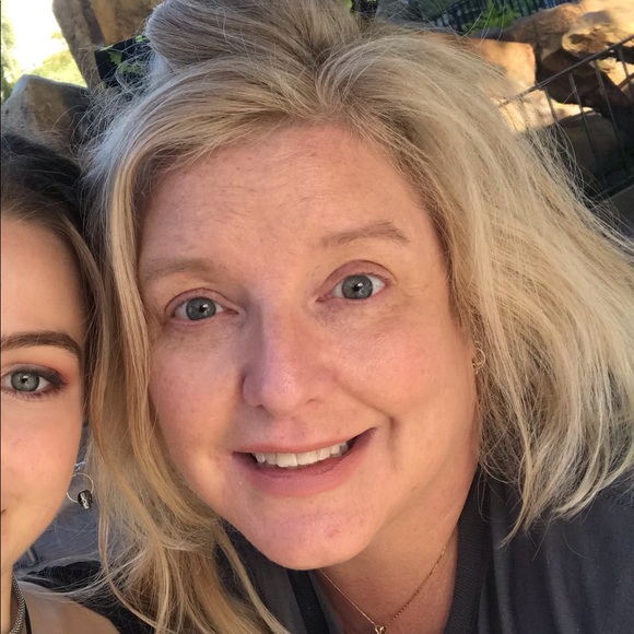 Profile Picture of Stacy Behary (@stacylynn822) on Poshmark